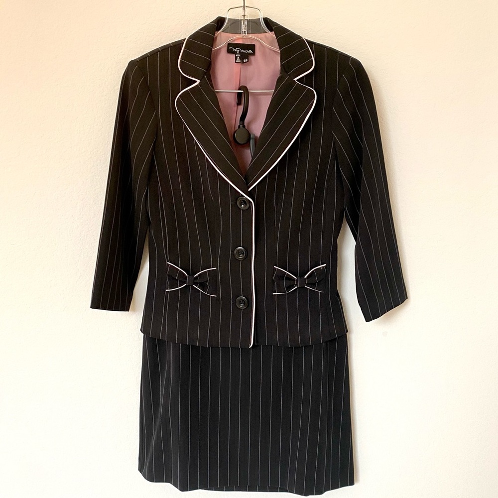 Teen My Michelle black with light pink trim top and A line skirt suit set!